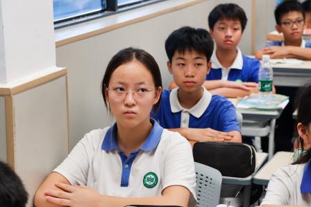 铭记抗战历史，砥砺强国之志 ——翠园文锦中学师生观看九三盛大阅兵