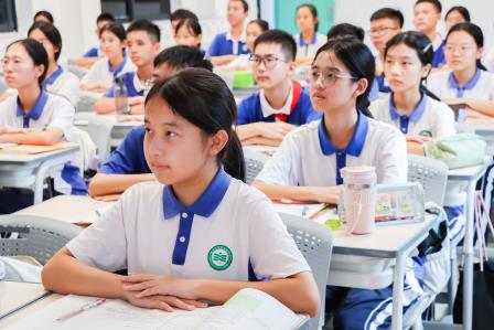 铭记抗战历史，砥砺强国之志 ——翠园文锦中学师生观看九三盛大阅兵