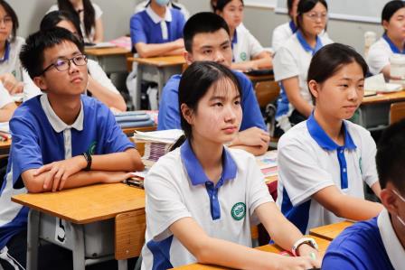 铭记抗战历史，砥砺强国之志 ——翠园文锦中学师生观看九三盛大阅兵