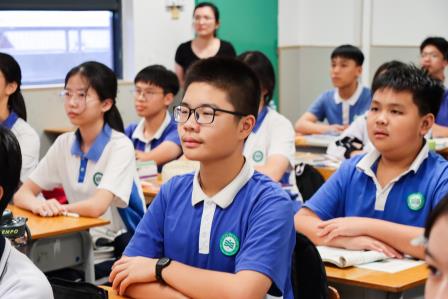 铭记抗战历史，砥砺强国之志 ——翠园文锦中学师生观看九三盛大阅兵