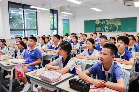 铭记抗战历史，砥砺强国之志 ——翠园文锦中学师生观看九三盛大阅兵
