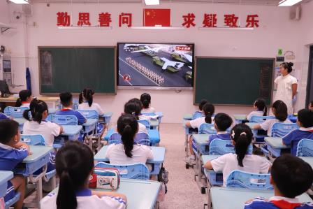 铭记历史 砥砺前行——向西小学组织全体师生集中观看抗战胜利80周年纪念大会暨阅兵式直播