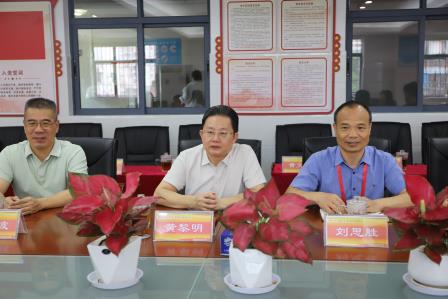 ​教师节温情送关怀  心系教育暖校园——南湖街道办领导到向西小学慰问教职工