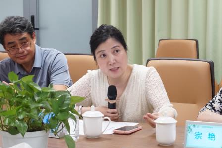 深化教研促发展 精准指导启新程——区教研员到翠竹外国语实验学校开展“区优秀教研组”评选工作