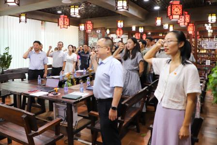 于教育桃源，共赴一场成长之约 -- 罗湖外语实验学校举行2025年新教师“师徒结对”见面仪式