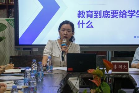 于教育桃源，共赴一场成长之约 -- 罗湖外语实验学校举行2025年新教师“师徒结对”见面仪式