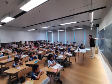 锤炼新秀，筑梦未来 ——罗湖未来学校开展新入职教师“推门听课”活动