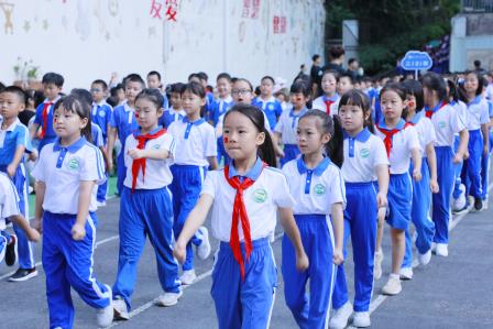 飒爽英姿展风采，强国有我少年志 ——深圳市仙桐实验小学成功举办“荣耀阅兵，强国有我”主题项目式学习展演