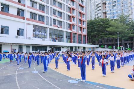 飒爽英姿展风采，强国有我少年志 ——深圳市仙桐实验小学成功举办“荣耀阅兵，强国有我”主题项目式学习展演