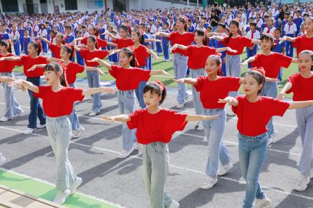 飒爽英姿展风采，强国有我少年志 ——深圳市仙桐实验小学成功举办“荣耀阅兵，强国有我”主题项目式学习展演