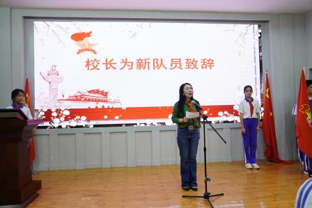 强国复兴有我，争当新时代好少年——深圳市凤光小学举行少先队新队员入队仪式