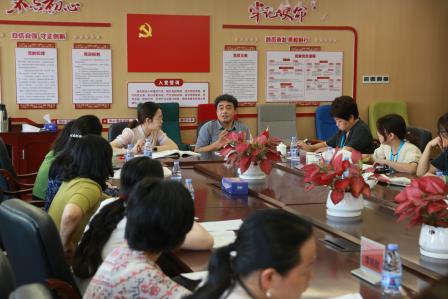 布心小学 “百人听千课”：AI 赋能探新质教育