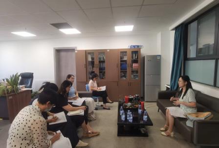 布心小学 “百人听千课”：AI 赋能探新质教育