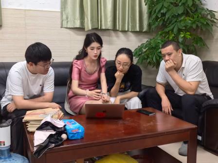 王馨悦老师青教赛夺魁，罗外实验英语科组载誉而归