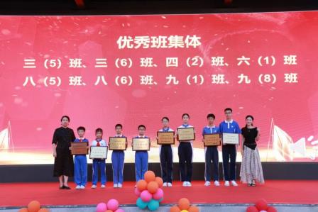 松风唤醒“无限可能”托少年擎星揽月 泉韵献礼“弦歌不辍”育桃李破浪乘风--深圳市松泉实验学校举行2025年献礼祖国学生表彰大会