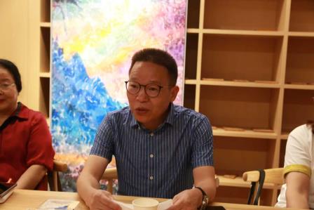 薪火承教泽，同心筑新梦 —— 布心小学召开离退休党员座谈会