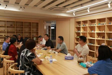 薪火承教泽，同心筑新梦 —— 布心小学召开离退休党员座谈会