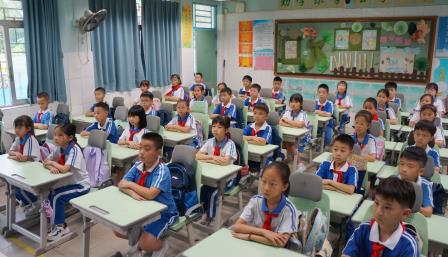 少年筑梦 共绘强国蓝图 ——深圳市南湖小学建队日主题思政课开讲
