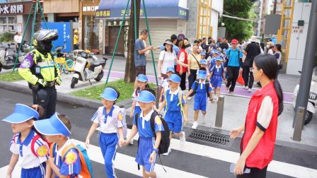 秋季趣游魔法村 实践乐学助成长 ——南湖小学一至三年级开展秋季社会实践活动