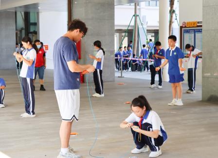 活力青春，超越自我——翠园文锦中学成功举办“德育+健康美”行动之第二届“班班锦绣”跳绳竞技比赛