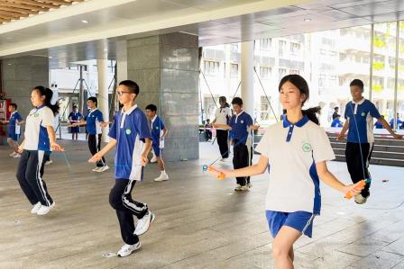 活力青春，超越自我——翠园文锦中学成功举办“德育+健康美”行动之第二届“班班锦绣”跳绳竞技比赛