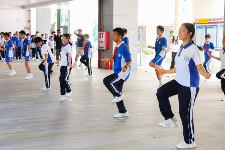 活力青春，超越自我——翠园文锦中学成功举办“德育+健康美”行动之第二届“班班锦绣”跳绳竞技比赛