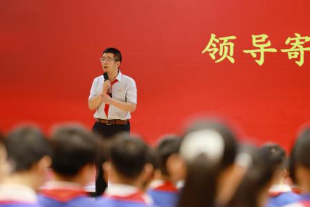 强国复兴有我，争当新时代好少年 ——深圳市罗湖未来学校举行2025年七年级建队暨五年级换戴大号红领巾仪式