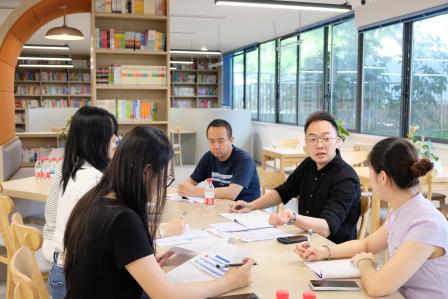 新质课堂启新程，AI赋能促成长——罗湖区教科院‘百人听千课‘活动走进深圳市莲南教育集团安芳小学