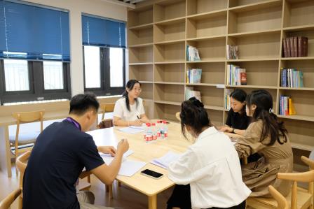 新质课堂启新程，AI赋能促成长——罗湖区教科院‘百人听千课‘活动走进深圳市莲南教育集团安芳小学