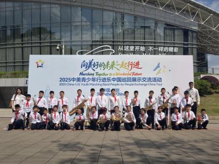 中美青少年行进乐共奏人文乐章 —深圳市翠北实验小学亮相大学城体育馆交流演出