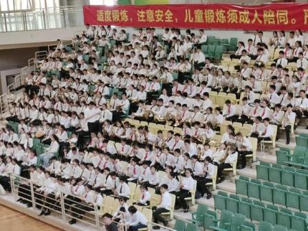 中美青少年行进乐共奏人文乐章 —深圳市翠北实验小学亮相大学城体育馆交流演出