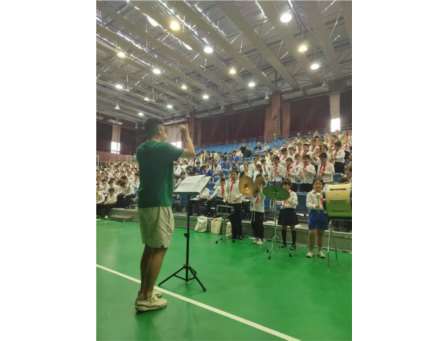中美青少年行进乐共奏人文乐章 —深圳市翠北实验小学亮相大学城体育馆交流演出