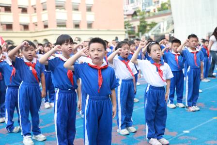 翠园东晓创新学校举行庆祝中国少年先锋队建队76周年暨新队员入队仪式