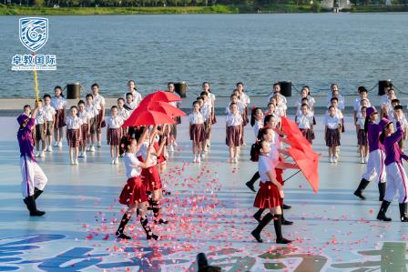 水库少年之声奏唱中美友谊华章——深圳市水库小学少先队行进鼓号队与校合唱队在2025中美青少年行进乐中国巡回展示交流活动中精彩亮相