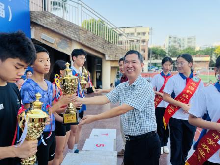 翠园初级中学勇夺区田径运动会“三连冠”，以体育精神铸就卓越品质