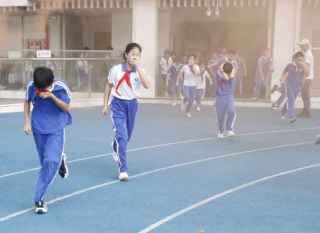 筑牢安全防线，守护平安校园 ——深圳市东昌小学举行防震减灾消防应急疏散演练