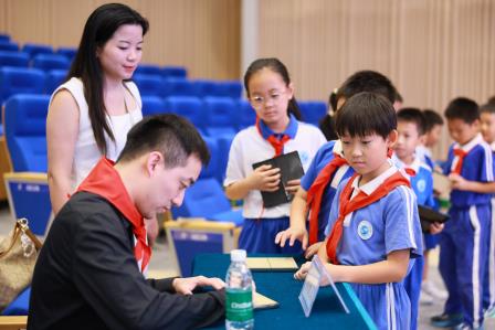 罗湖外语小学萌娃与世界围棋冠军“车轮战”