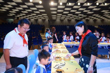 罗湖外语小学萌娃与世界围棋冠军“车轮战”