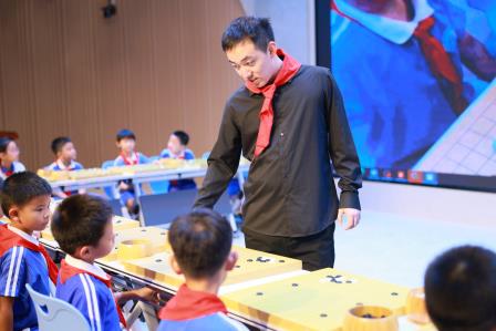 罗湖外语小学萌娃与世界围棋冠军“车轮战”