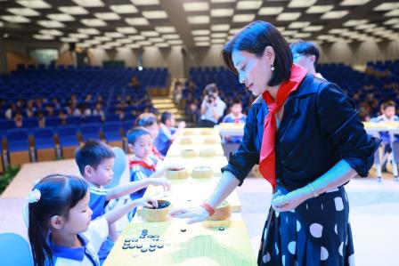 罗湖外语小学萌娃与世界围棋冠军“车轮战”