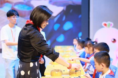 罗湖外语小学萌娃与世界围棋冠军“车轮战”