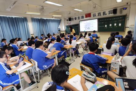 AI赋能新课堂，五环一体促成长 ——罗湖区“百人听千课”行动走进靖轩小学
