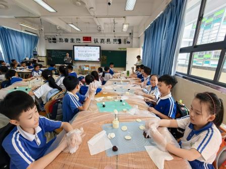 家校同心庆华诞，月满情浓育新苗 ——深圳市靖轩小学开展“庆国庆 迎中秋”双节主题家校课堂