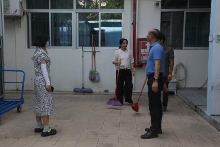 全员动手，预防蚊患——新秀小学掀起爱国卫生运动热潮