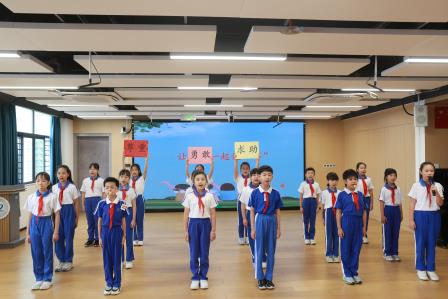 心灵阳光照 欺凌无处藏 —— 布心小学开展反欺凌主题升旗仪式活动