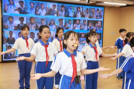 心灵阳光照 欺凌无处藏 —— 布心小学开展反欺凌主题升旗仪式活动