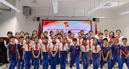 强国复兴有我，争当新时代好少年——东晓小学举行五年级换巾仪式暨手拉手友谊中队启动仪式
