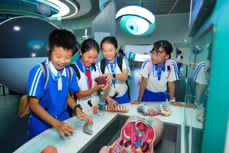 探秘科技之光，启迪未来梦想 ——深圳市翠北实验小学4-6年级走进深圳科学技术馆开展研学之旅