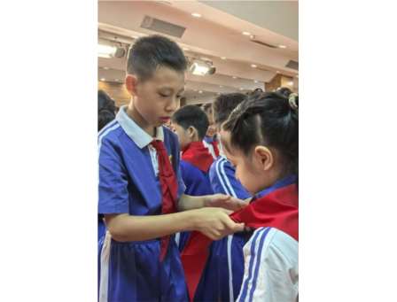 深圳市怡景小学举行建队日主题升旗仪式