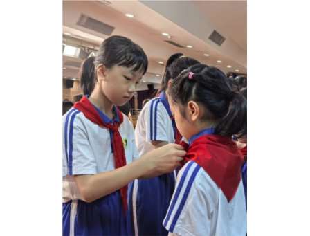 深圳市怡景小学举行建队日主题升旗仪式